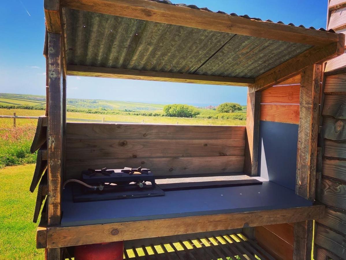 Shepherds Hut In A Private Meadow With Sea Views Hartland Exteriör bild